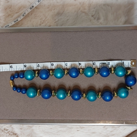 Vintage with original box Avon Parisian style 18" necklace, blue/teal/gold - Picture 3 of 4
